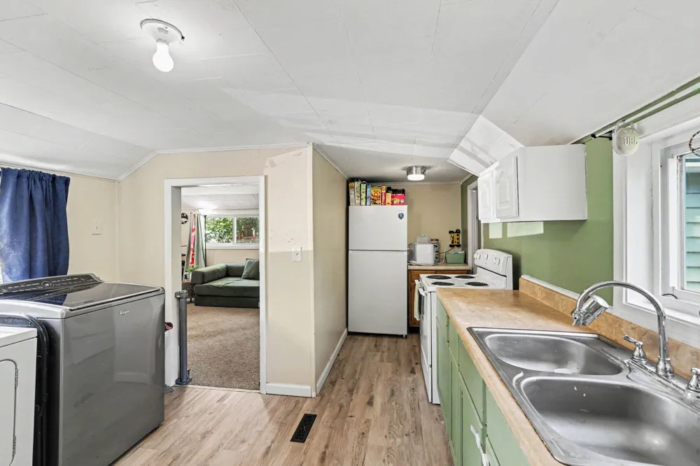 2347 Lansing Avenue Jackson, MI 49202