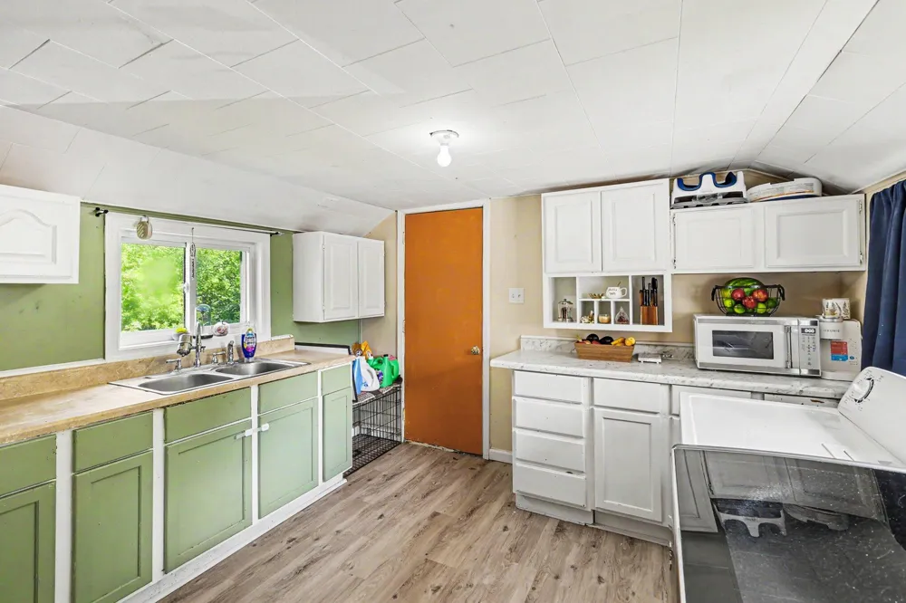 2347 Lansing Avenue Jackson, MI 49202
