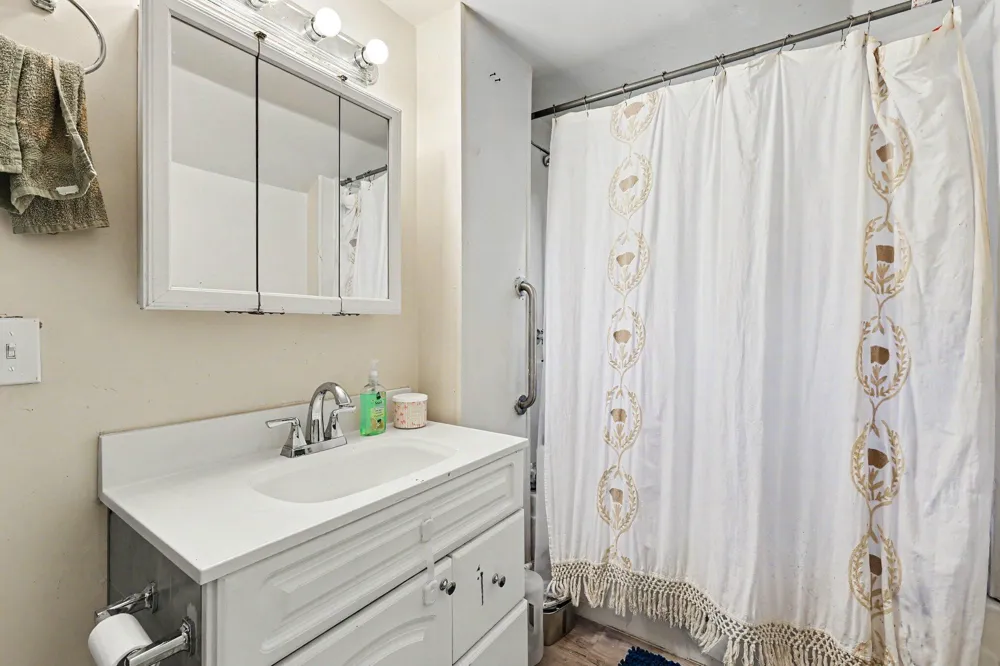2347 Lansing Avenue Jackson, MI 49202