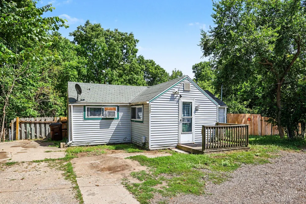 2347 Lansing Avenue Jackson, MI 49202