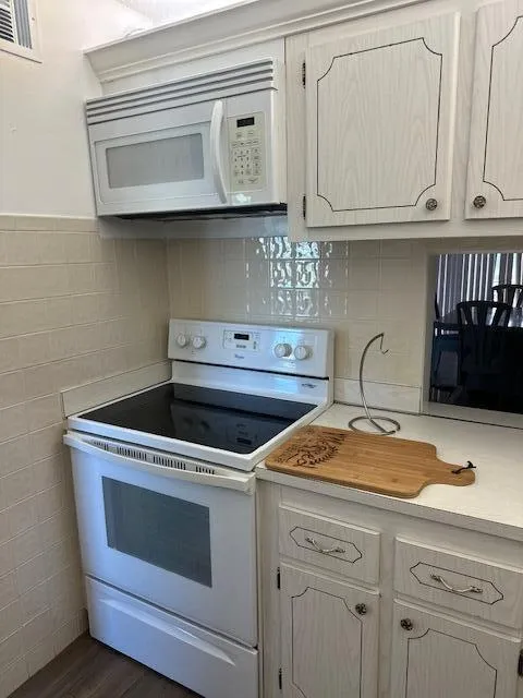 2770 S GARDEN DRIVE S #208 Lake Worth, FL 33461