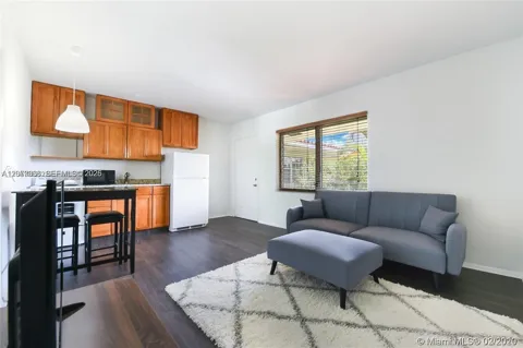 345 Michigan Ave #17