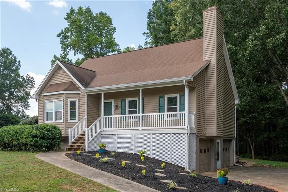 1113 Ridgecliff Drive Rural Hall, NC 27045