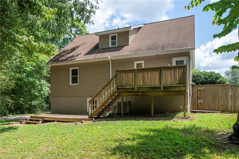 1113 Ridgecliff Drive Rural Hall, NC 27045