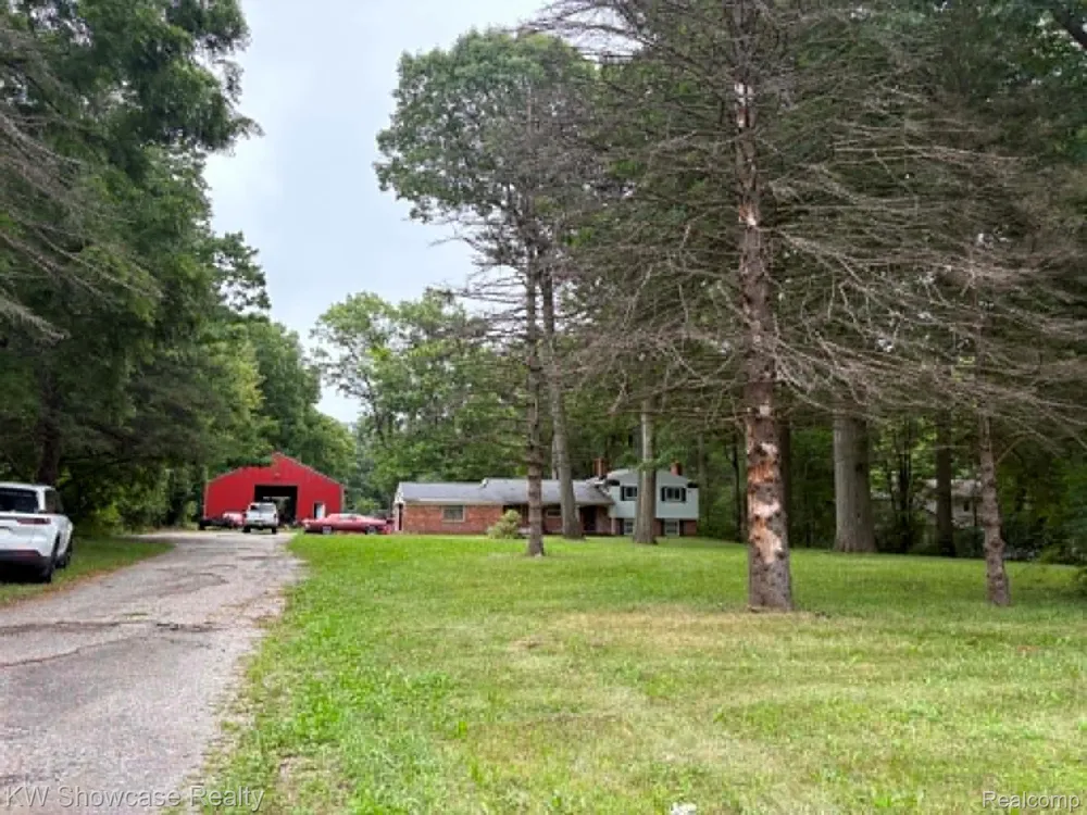 4949 Clarkston Road Independence Charter Township, MI 48348