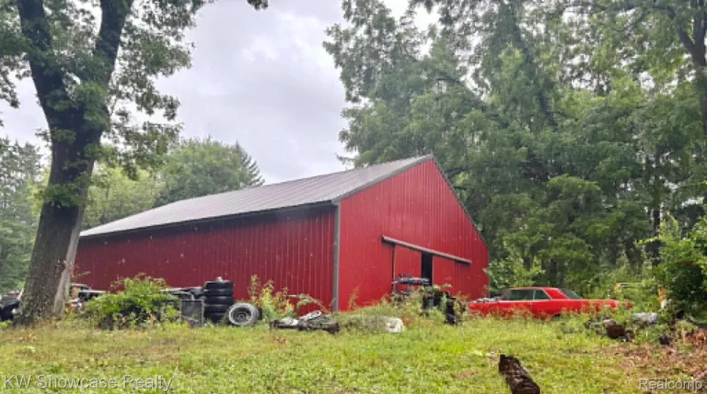 4949 Clarkston Road Independence Charter Township, MI 48348