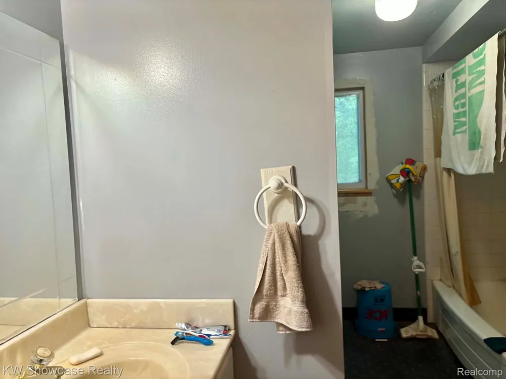 4949 Clarkston Road Independence Charter Township, MI 48348