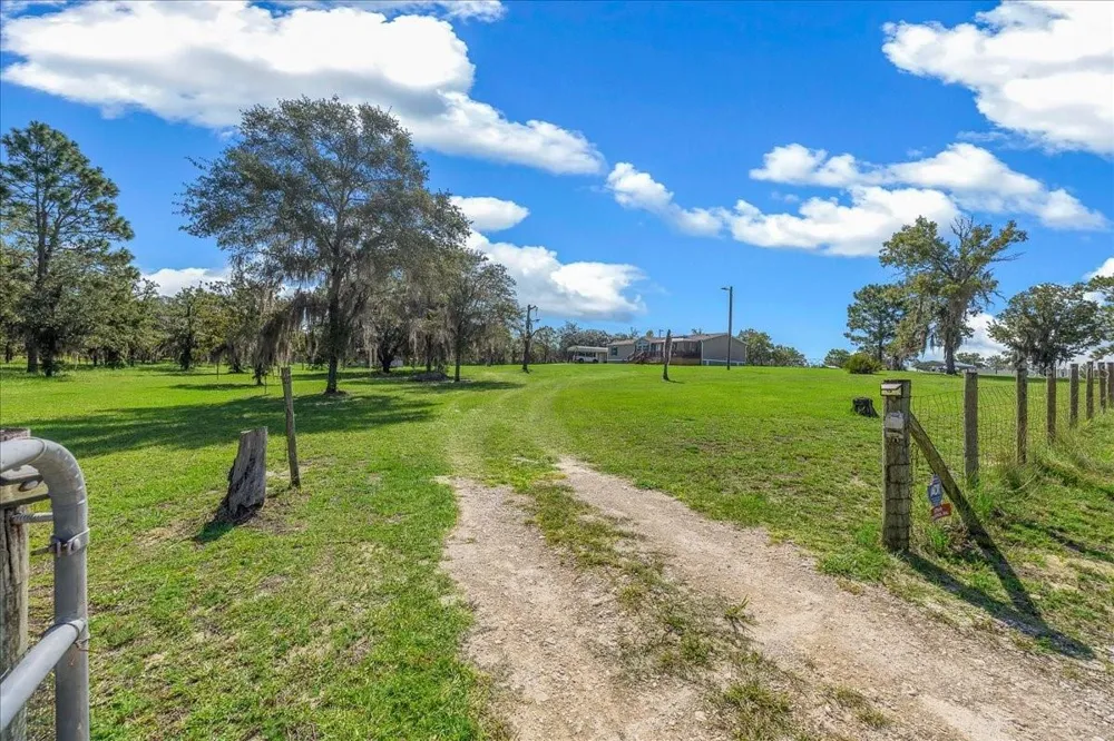 5791 SE 122ND AVENUE Morriston, FL 32668