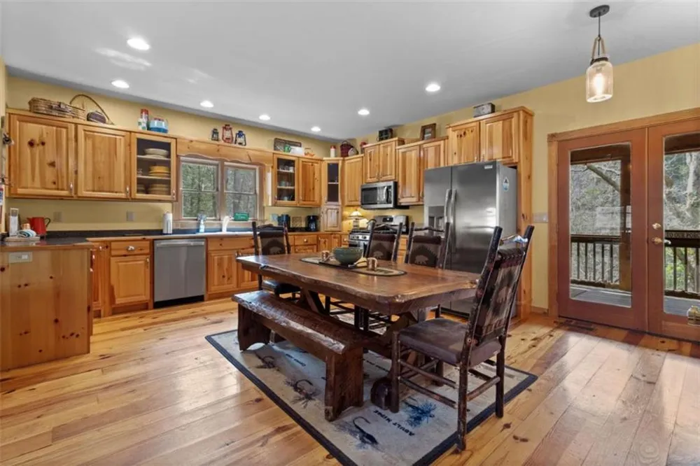 40 Graham Court Ellijay, GA 30540