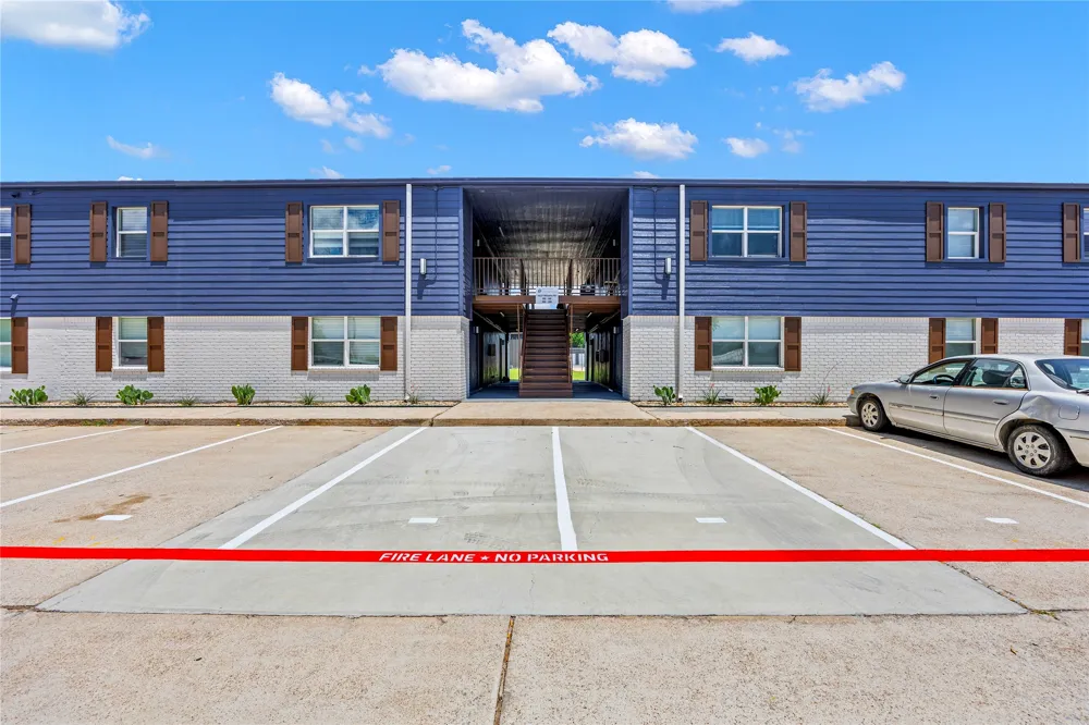 4639 Williams Road #206 Benbrook, TX 76116