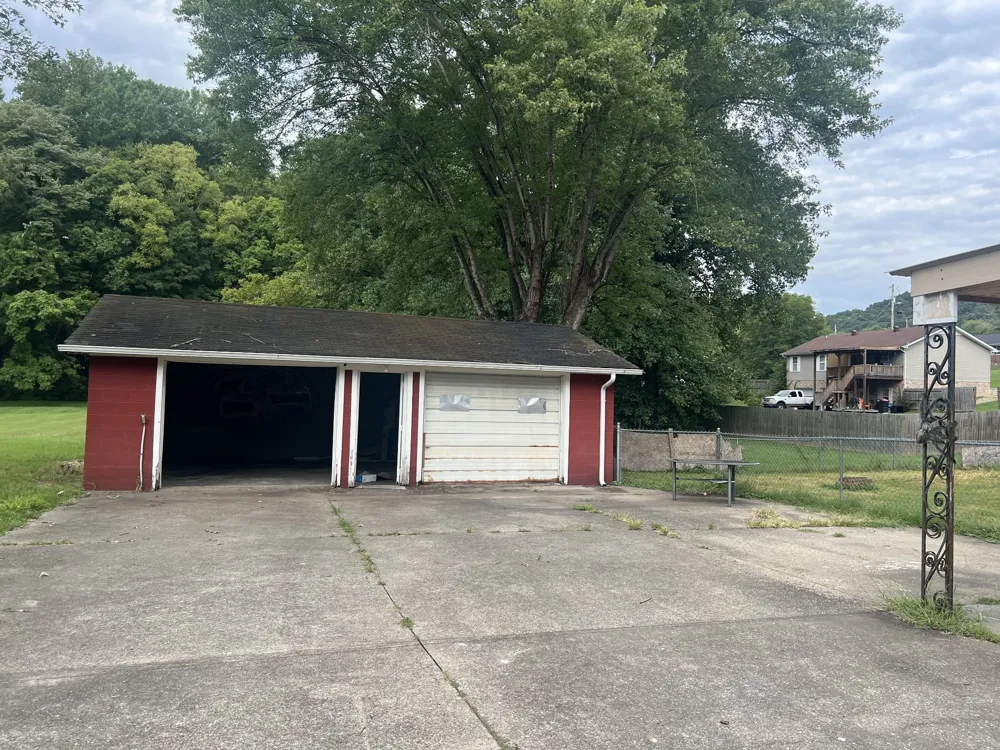 372 Main St S Brush Creek, TN 38547