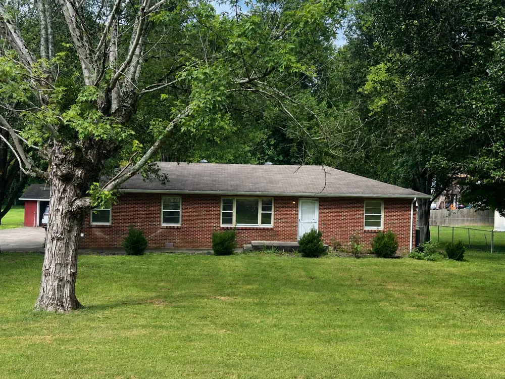 372 Main St S Brush Creek, TN 38547
