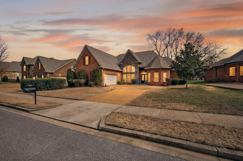 105 Sagamore Trce Hendersonville, TN 37075