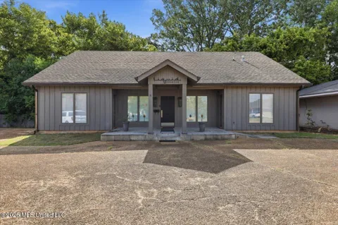 8 Lakeland Circle