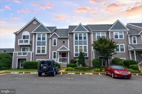 4056 GRAYS POINTE COURT #4056C