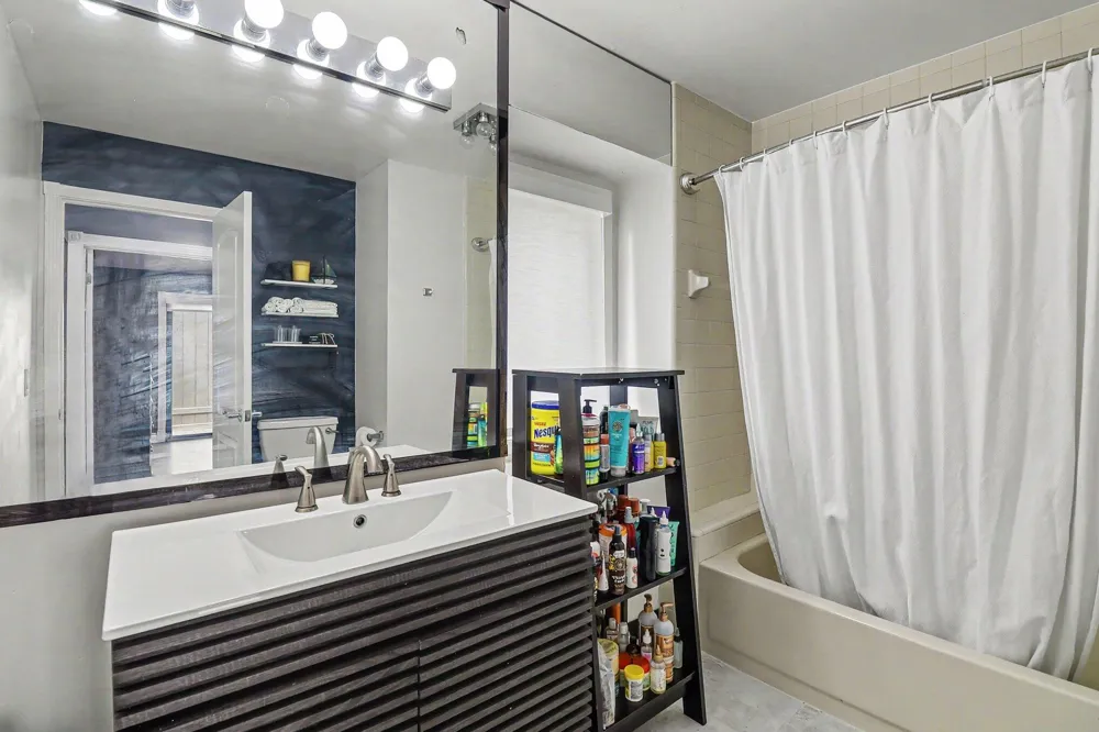 5655 Hillcrest Circle E West Bloomfield, MI 48322