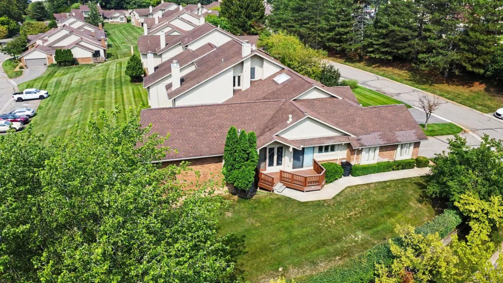 5655 Hillcrest Circle E West Bloomfield, MI 48322
