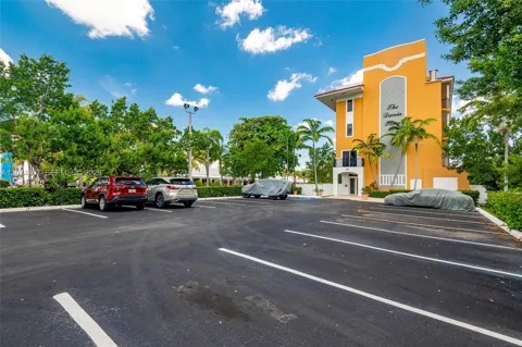 555 E Dania Beach Blvd #9