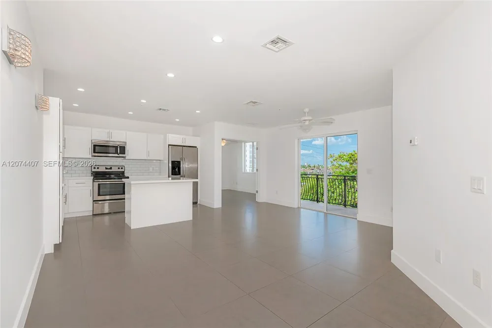 555 E Dania Beach Blvd #9 Dania Beach, FL 33004