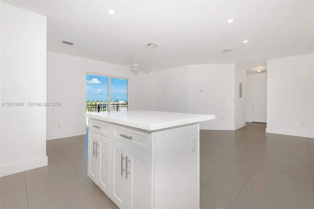 555 E Dania Beach Blvd #9 Dania Beach, FL 33004
