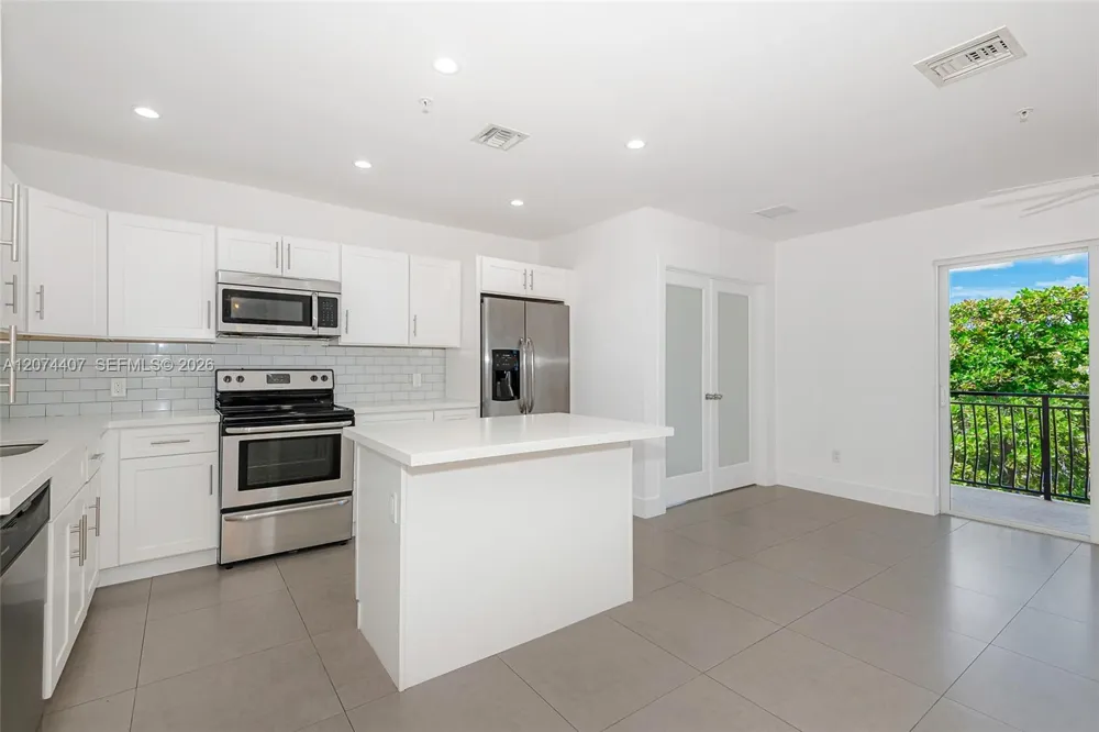 555 E Dania Beach Blvd #9 Dania Beach, FL 33004