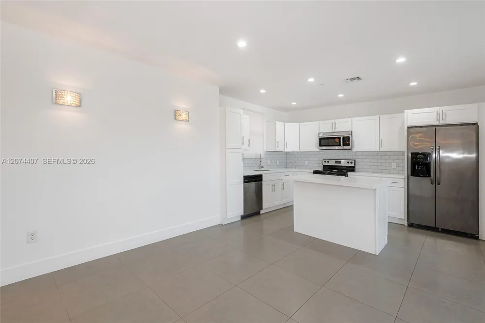 555 E Dania Beach Blvd #9 Dania Beach, FL 33004
