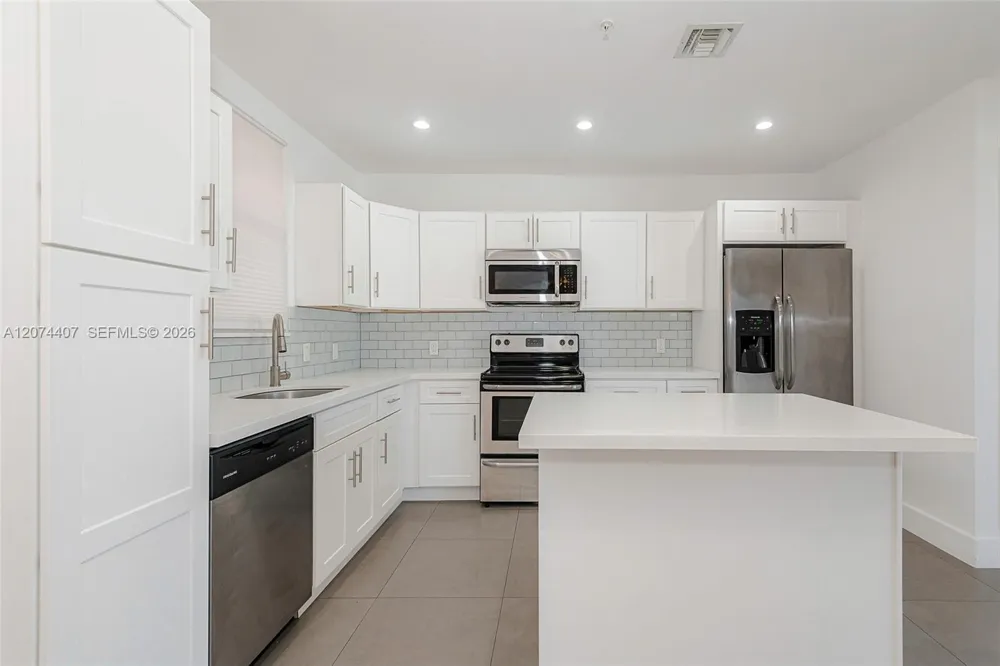 555 E Dania Beach Blvd #9 Dania Beach, FL 33004