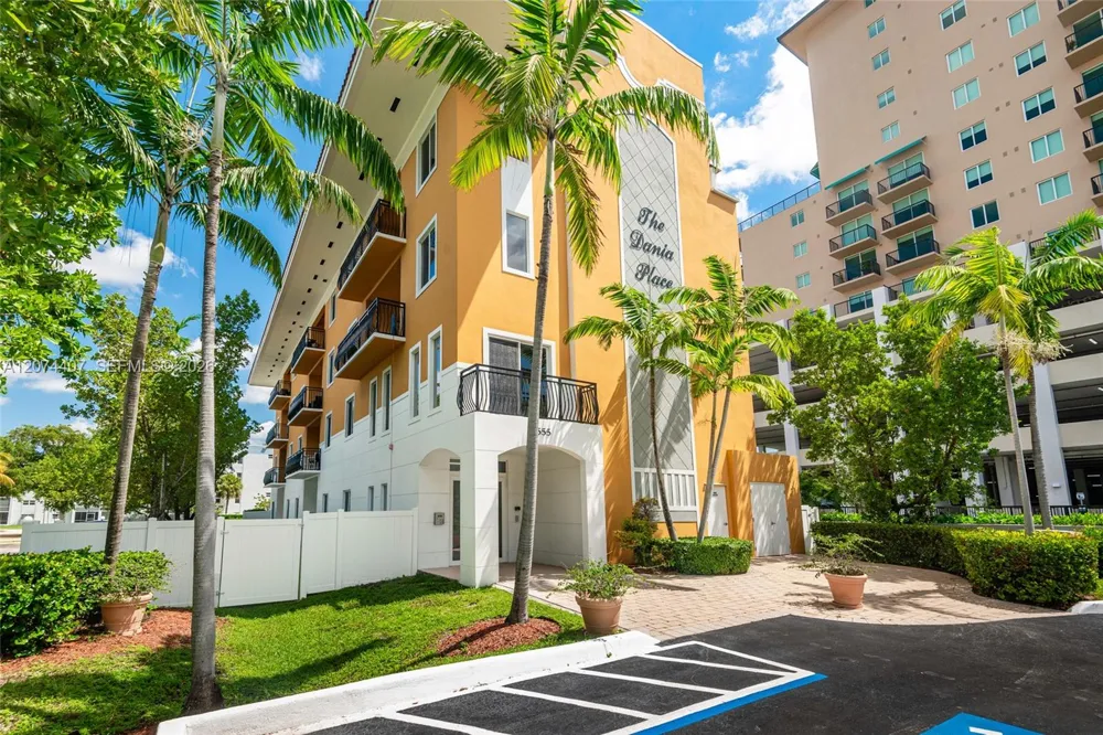 555 E Dania Beach Blvd #9 Dania Beach, FL 33004