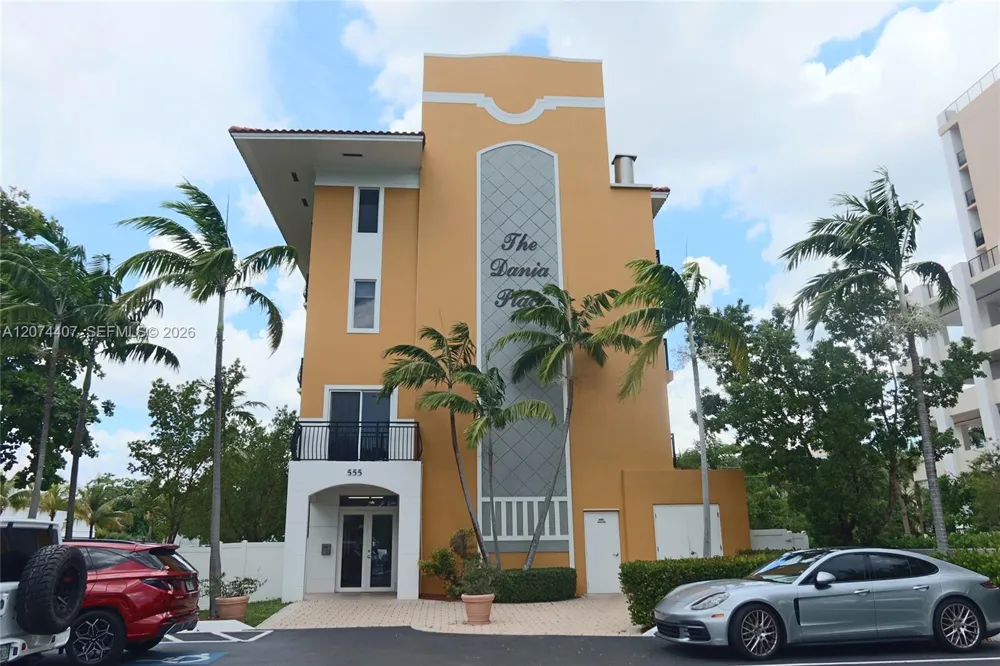 555 E Dania Beach Blvd #9 Dania Beach, FL 33004