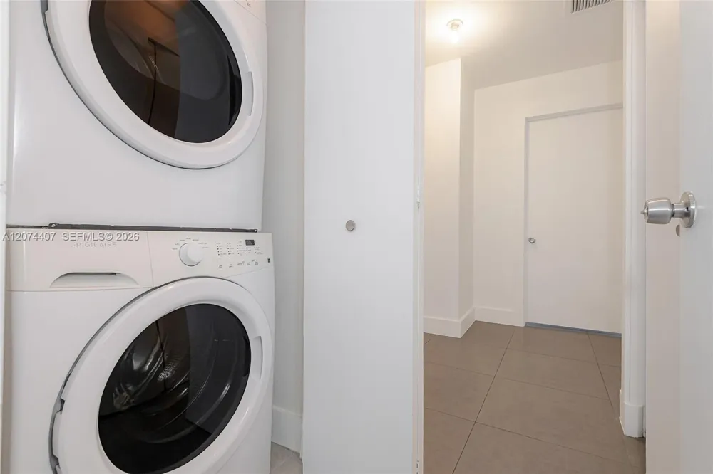555 E Dania Beach Blvd #9 Dania Beach, FL 33004