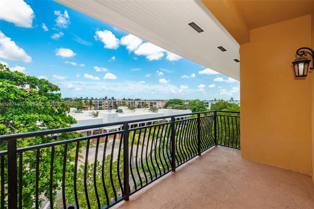555 E Dania Beach Blvd #9 Dania Beach, FL 33004