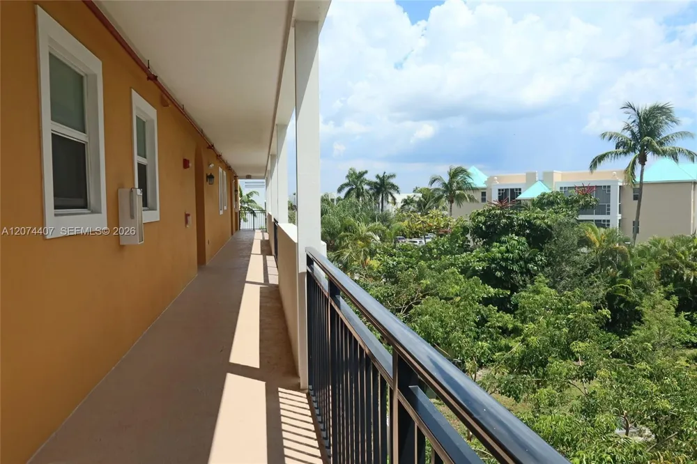 555 E Dania Beach Blvd #9 Dania Beach, FL 33004