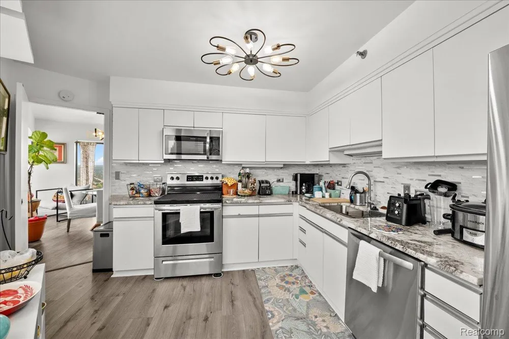 5000 Town Center #2606 Southfield City, MI 48075
