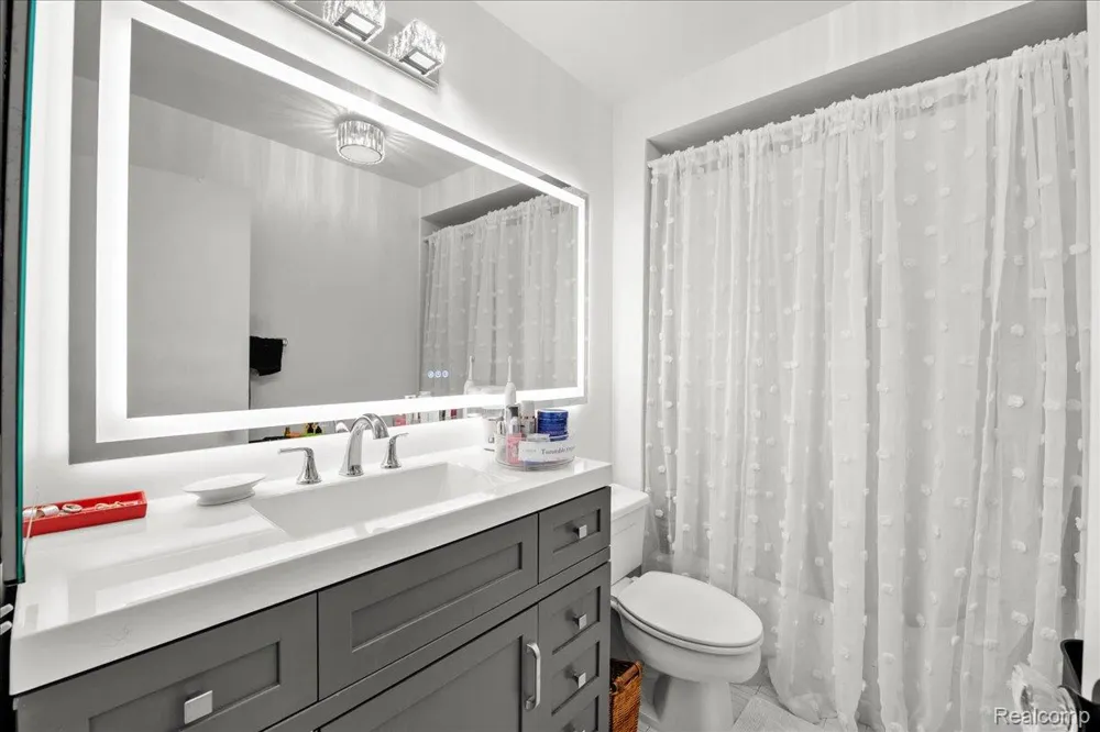 5000 Town Center #2606 Southfield City, MI 48075