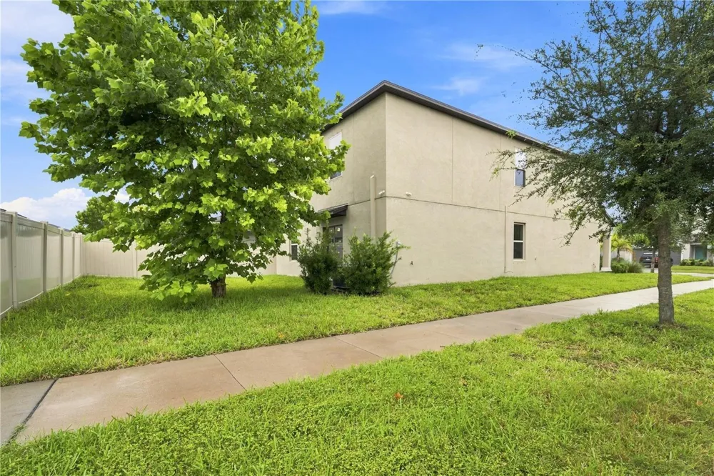 10202 HAPPY HEART AVENUE Riverview, FL 33578