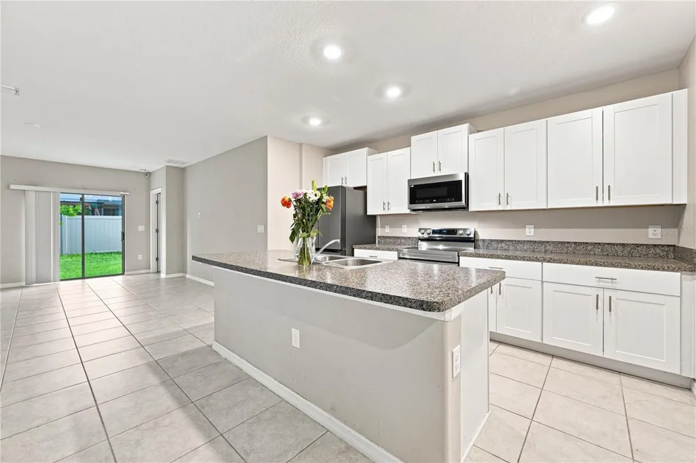10202 HAPPY HEART AVENUE Riverview, FL 33578