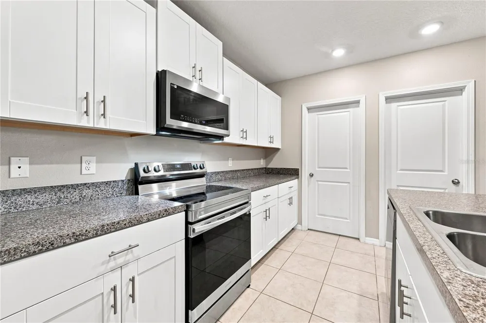 10202 HAPPY HEART AVENUE Riverview, FL 33578
