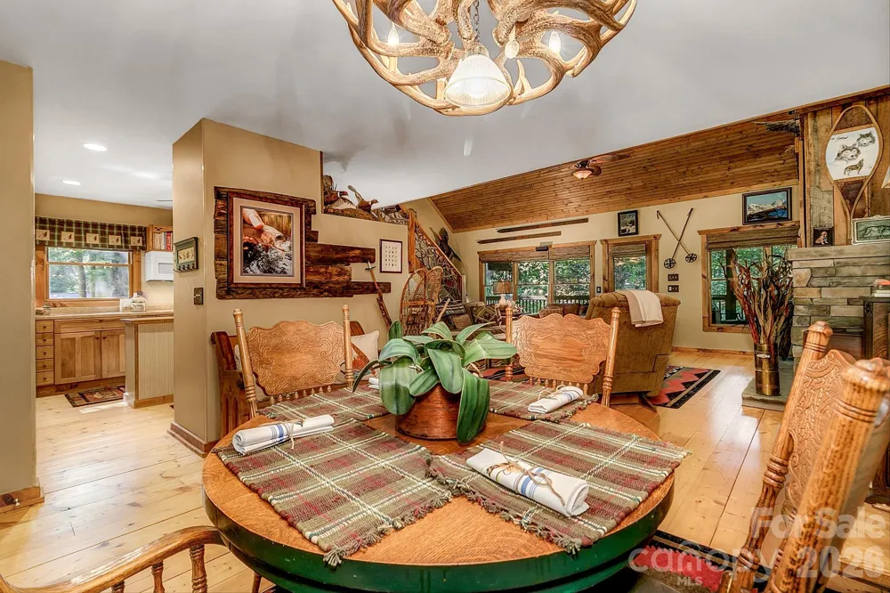 779 Thissa Way Brevard, NC 28712