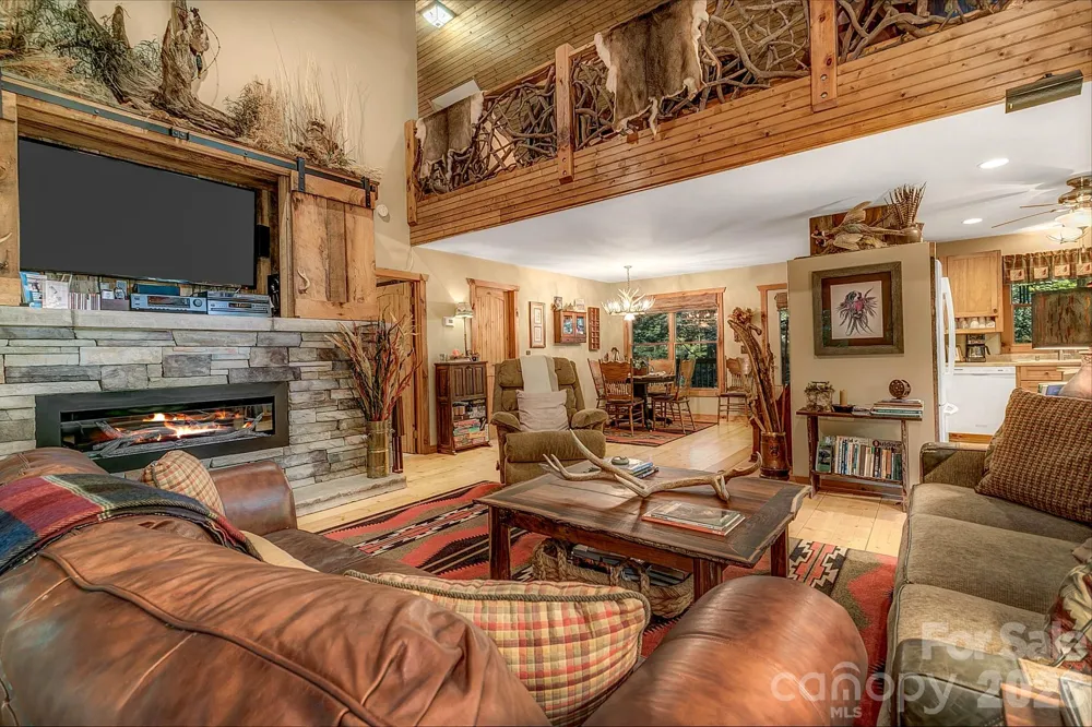 779 Thissa Way Brevard, NC 28712