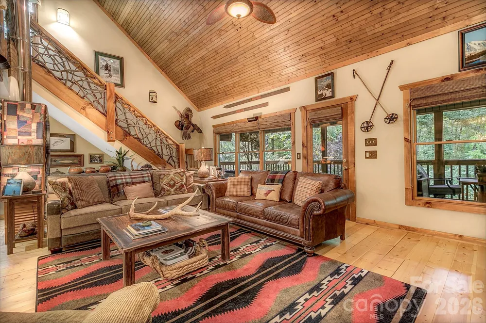 779 Thissa Way Brevard, NC 28712