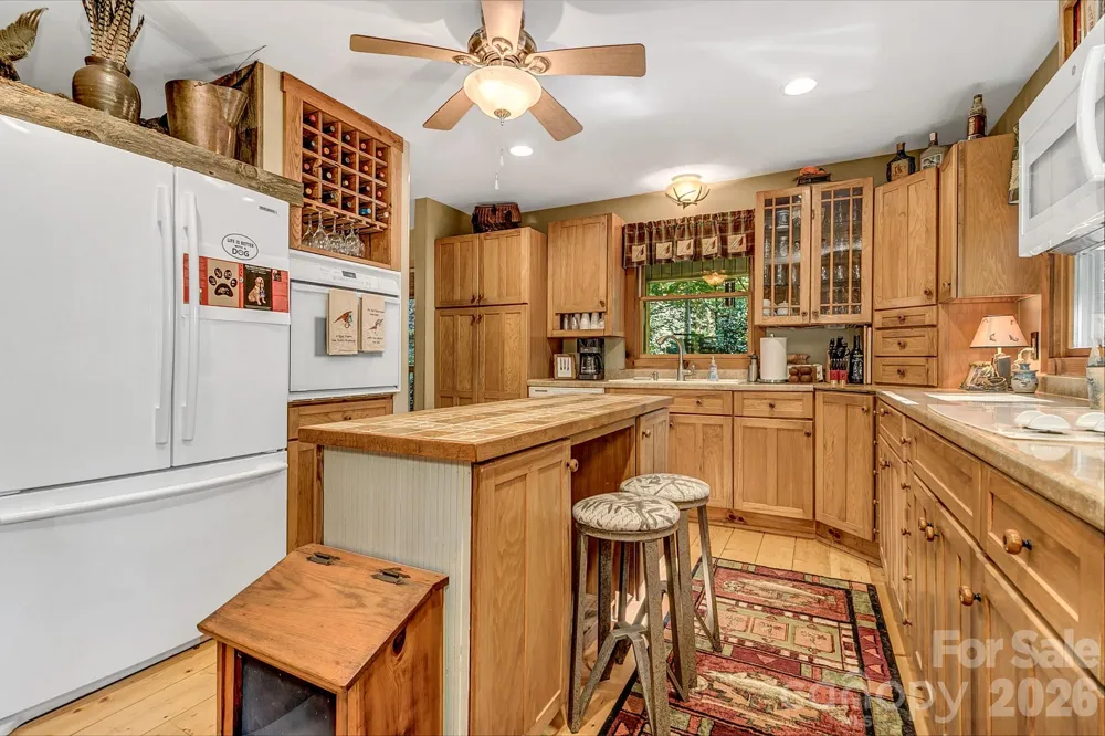 779 Thissa Way Brevard, NC 28712