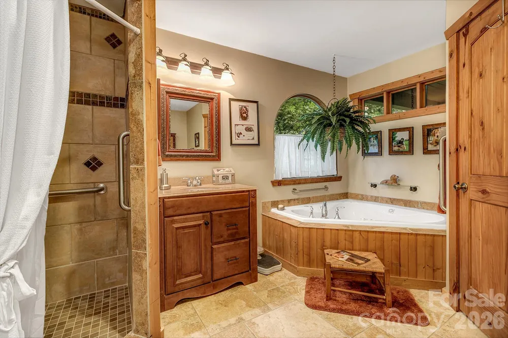 779 Thissa Way Brevard, NC 28712