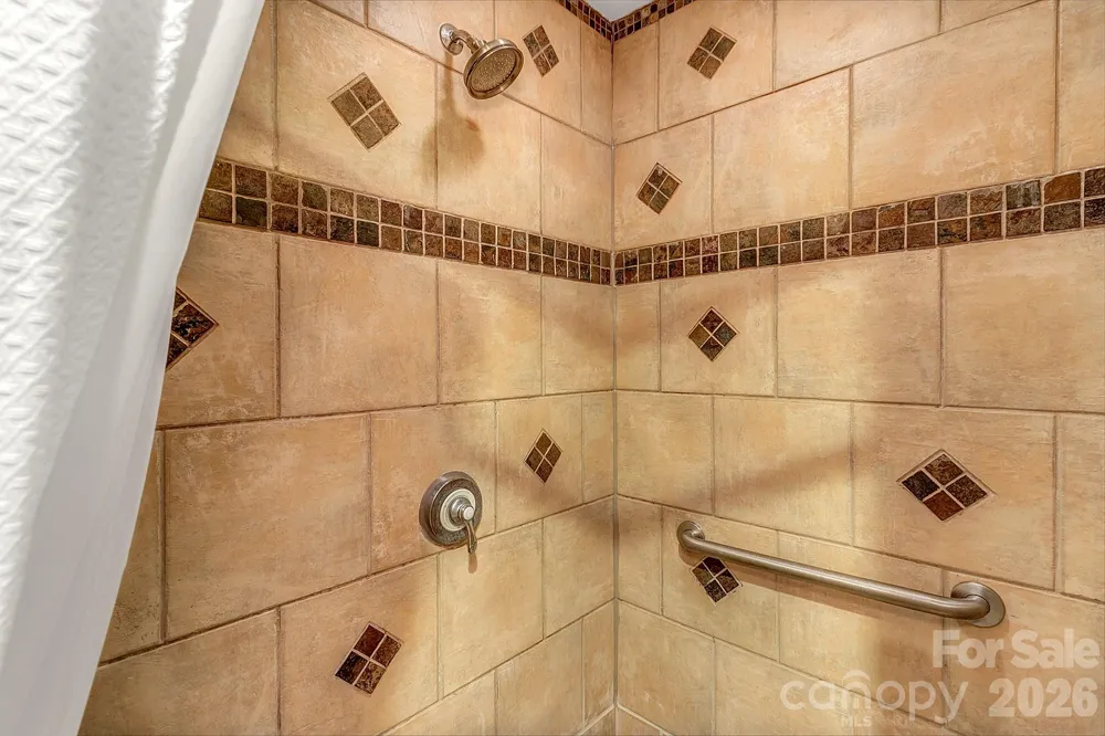 779 Thissa Way Brevard, NC 28712
