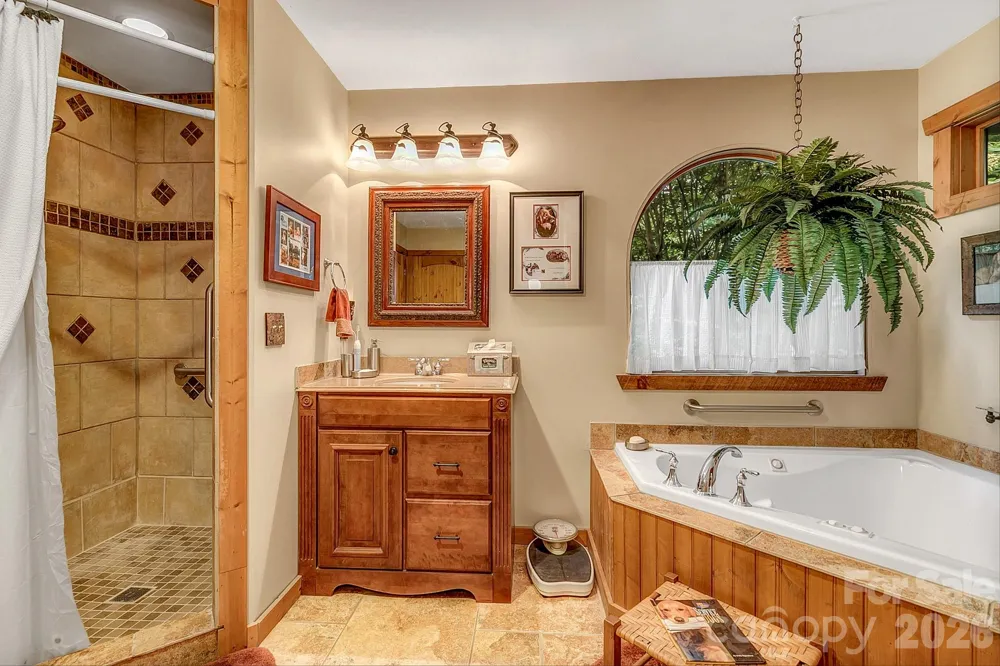 779 Thissa Way Brevard, NC 28712
