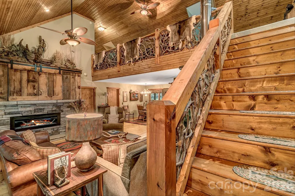 779 Thissa Way Brevard, NC 28712