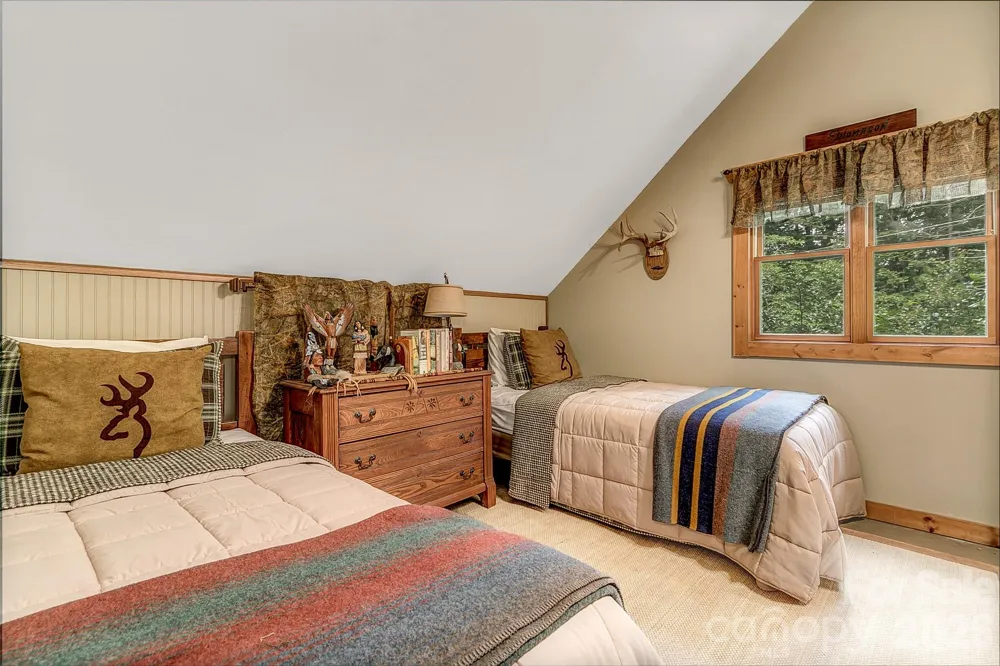 779 Thissa Way Brevard, NC 28712