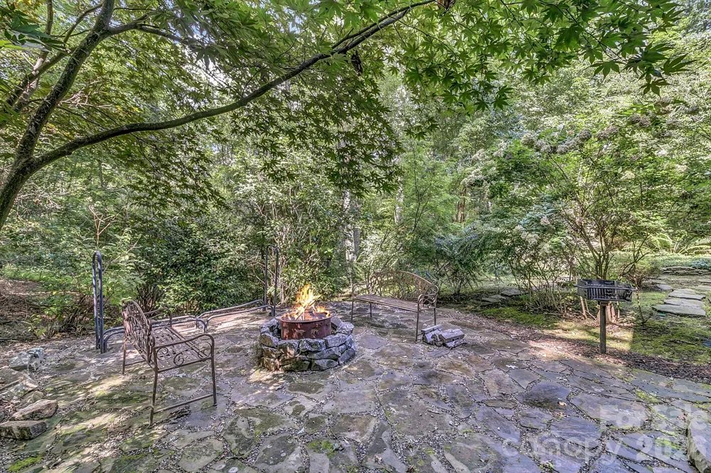 779 Thissa Way Brevard, NC 28712