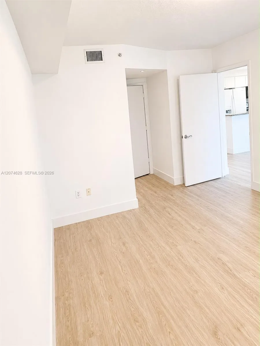 19501 W Country Club Dr #408 Aventura, FL 33180