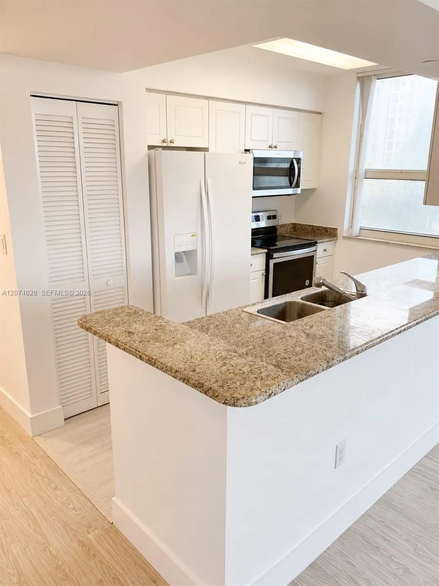 19501 W Country Club Dr #408 Aventura, FL 33180