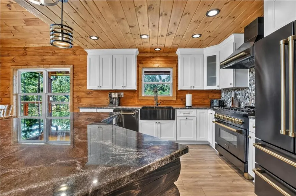 643 Woodstone Trail Ellijay, GA 30540